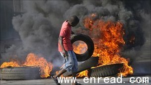 protesters blocked maputo's roads with burning tyres